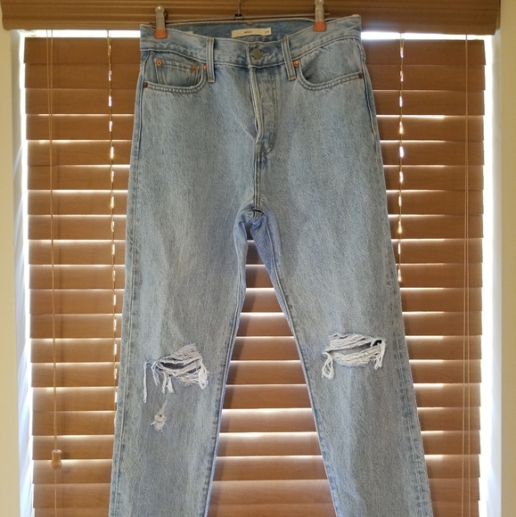 Levi’s Wedgie Straight Ankle Distressed Jeans - Picture 11 of 12